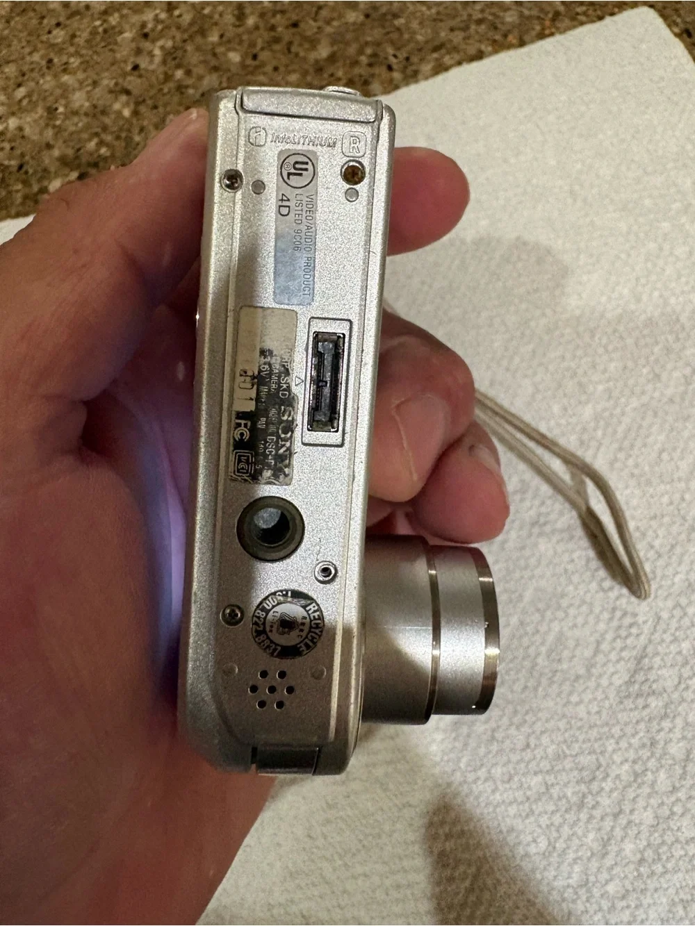 Sony Cyber-shot 7.2MP Digital Camera Carl Zeiss Vario-Tessar Tested Working